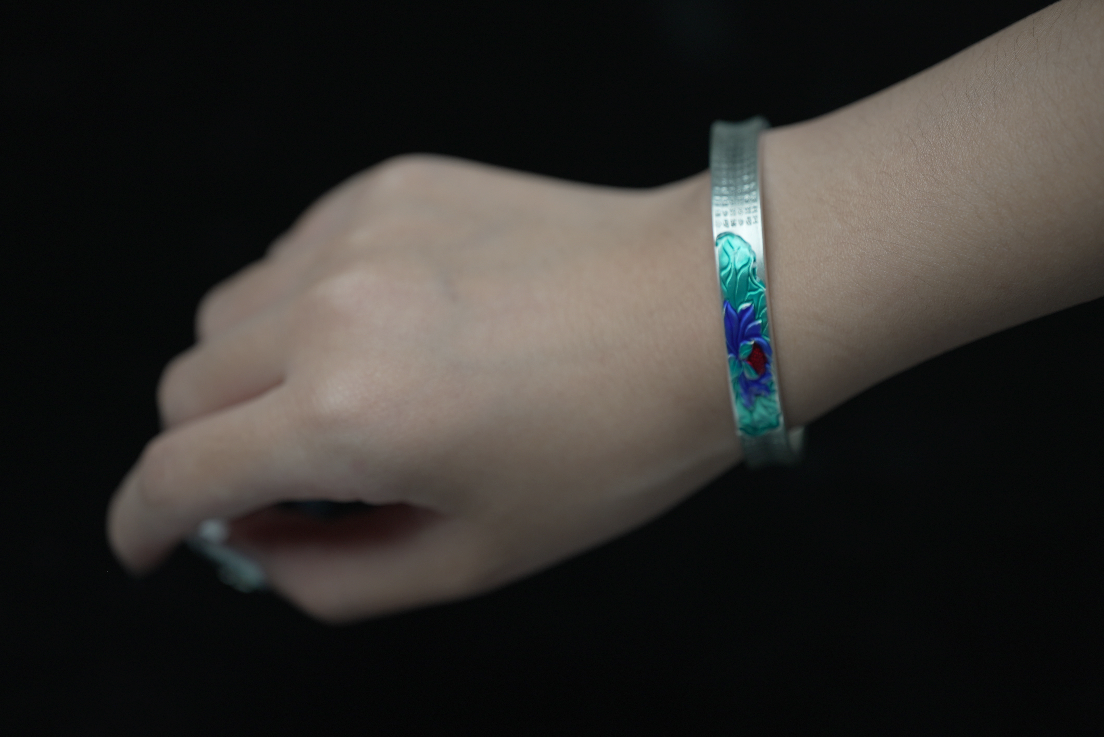 Mantra-Lotus Silver-Circle