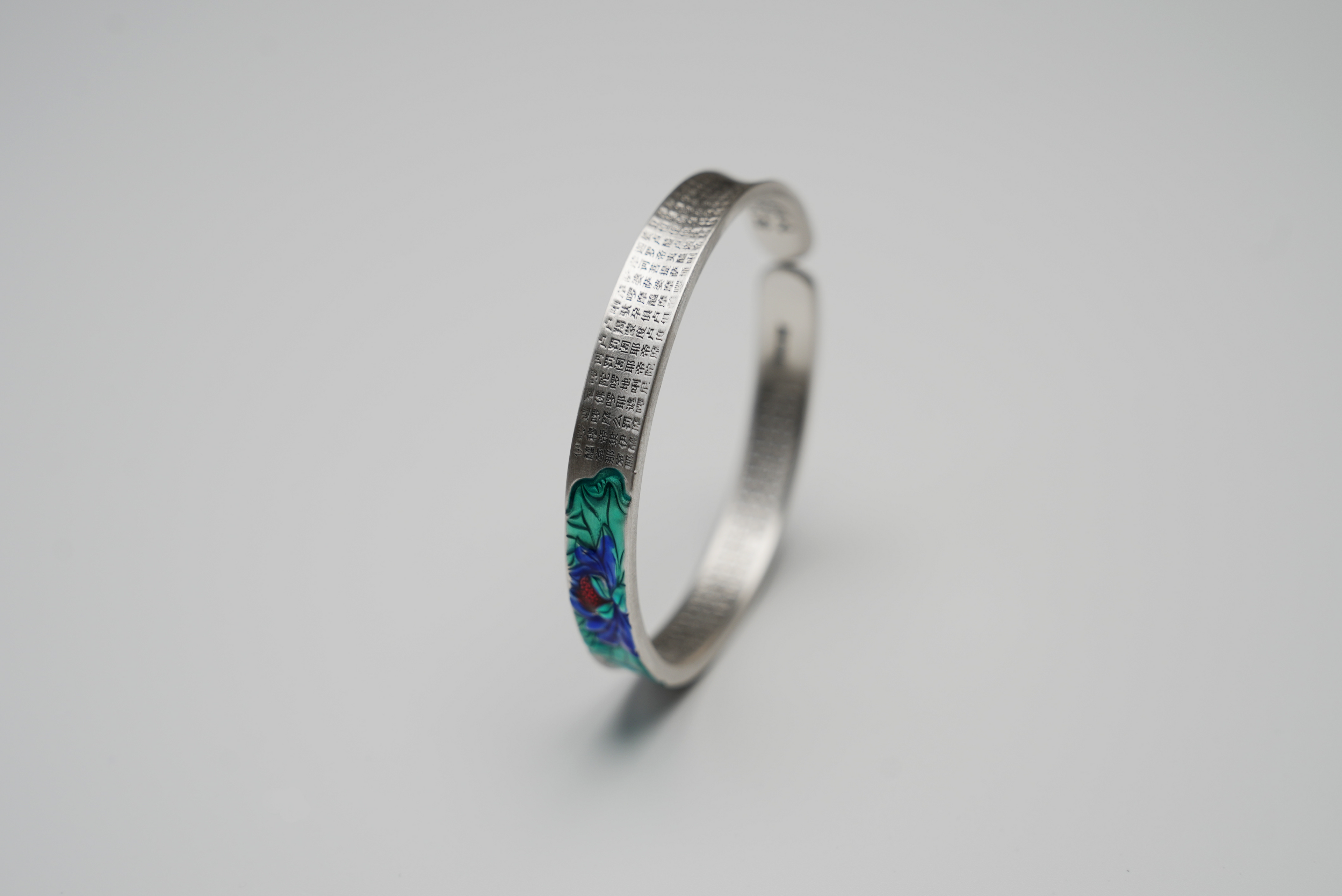 Mantra-Lotus Silver-Circle