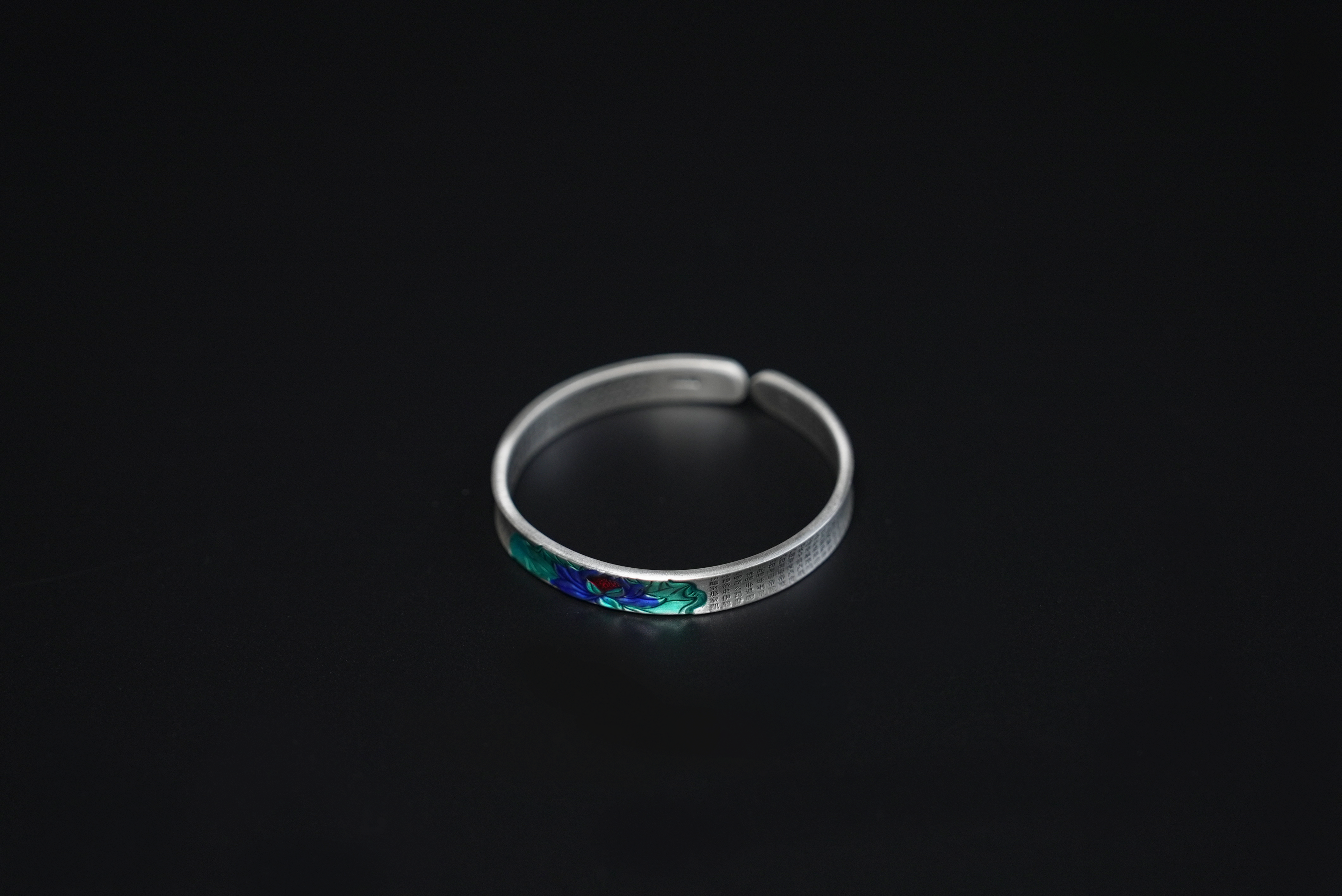 Mantra-Lotus Silver-Circle